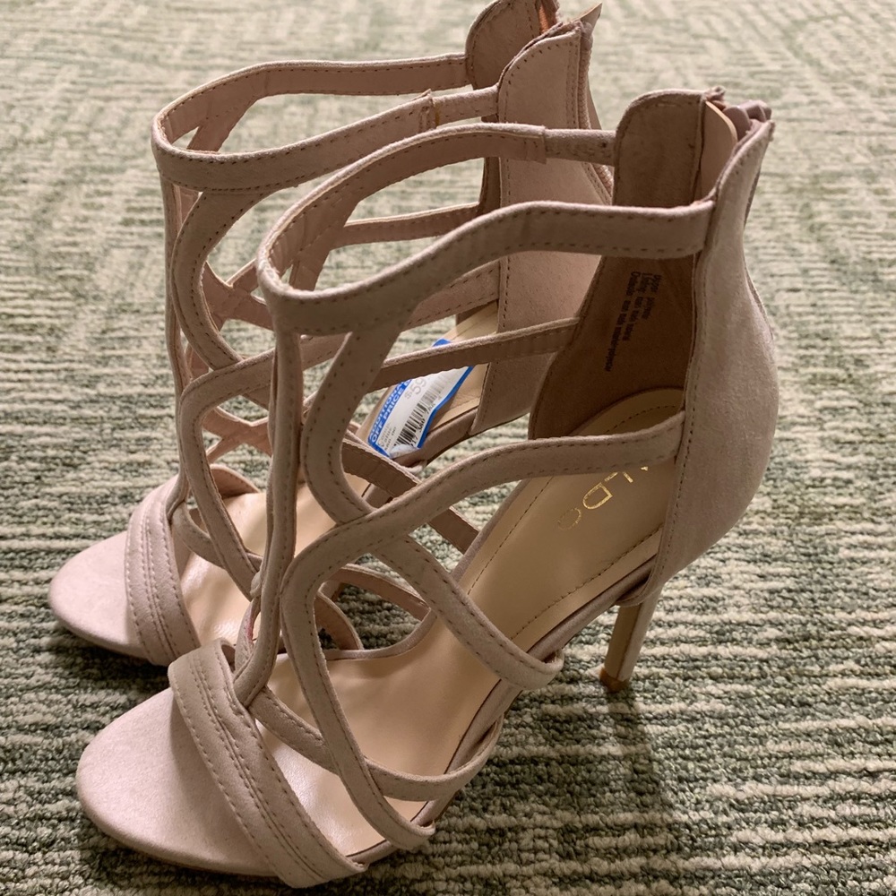 Nude/ cream stilettos